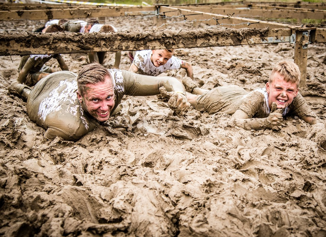 strong-viking-family-obstacle-ru