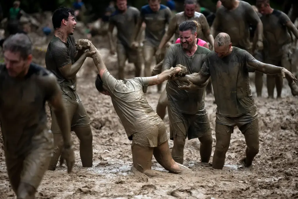 mud trenches bij strong viking